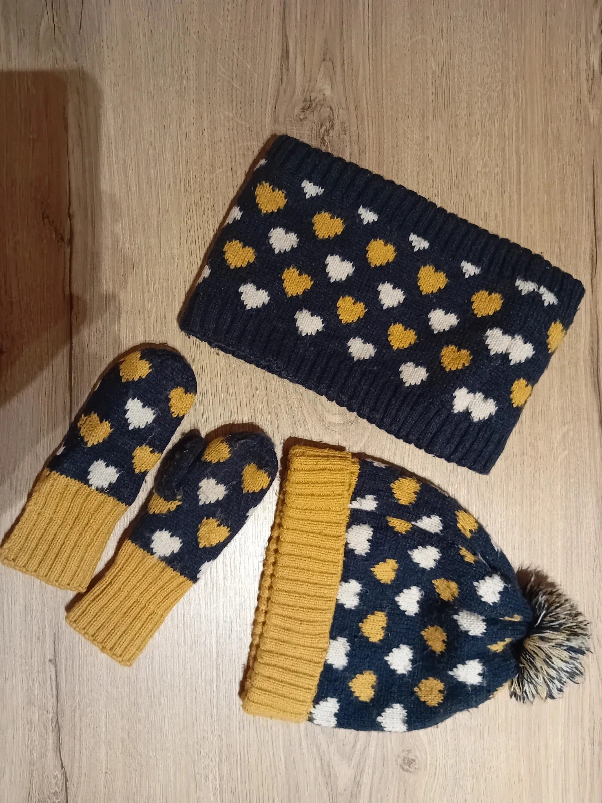 Ensemble bonnet snood moufles